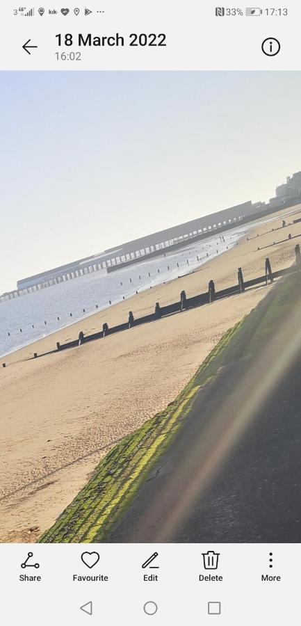 Lovely 2-Bed Caravan In Walton On The Naze Zewnętrze zdjęcie