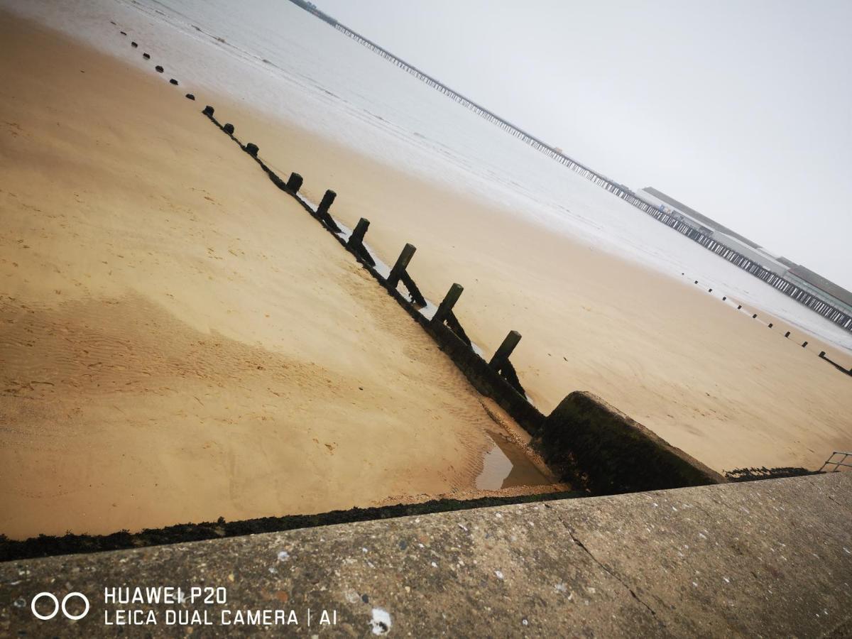 Lovely 2-Bed Caravan In Walton On The Naze Zewnętrze zdjęcie