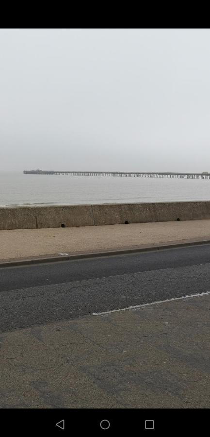 Lovely 2-Bed Caravan In Walton On The Naze Zewnętrze zdjęcie